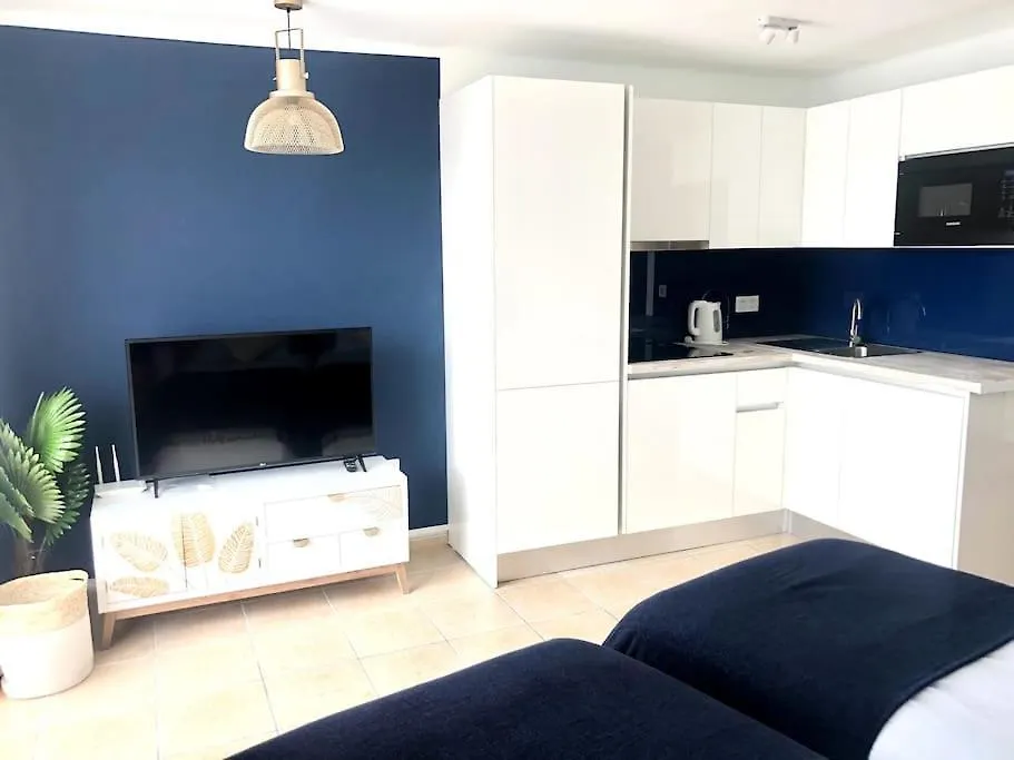 Stylish And Modern Studio With Stunning Sea Views 卡门港